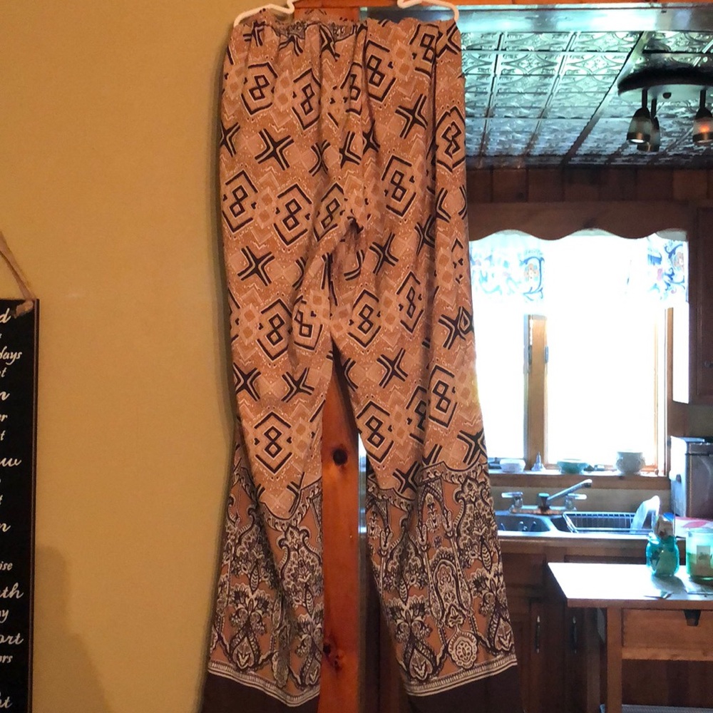 Cute FLOWY pants